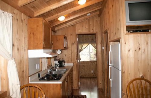 Lakehills Resort | Medina Lake Camping Resort Cabin 7