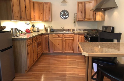 Eureka Springs Apartment | Meditation Sanctuary, vegan community, 22 acres, nature, walking trail, hot tub.