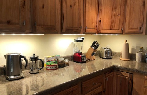 Eureka Springs Apartment | Meditation Sanctuary, vegan community, 22 acres, nature, walking trail, hot tub.