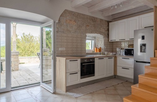 Vela Glavica Villa | Mediteranea traditional stone house with pool, BBQ and beautiful sea view
