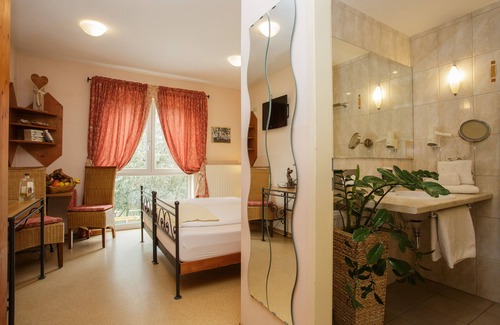 Dettingen Hotel | Mediterran Hotel Juwel