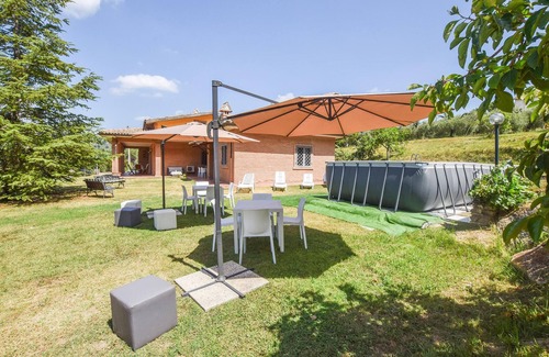 Castelnuovo di Farfa House | Mediterranean cottage with large garden and pool.