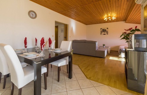 Povile Apartment | Mediterranean flat just 470 metres from the beach with sea view, baby cot, barbecue