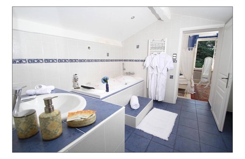 Vals-les-Bains Bed & Breakfast | Mediterranean Luxury Studio swimming pool