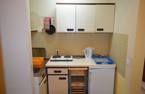 Sveti Stefan Apartment | Mediterranean style house, children u. Pet Friendly, very well adapted to nature