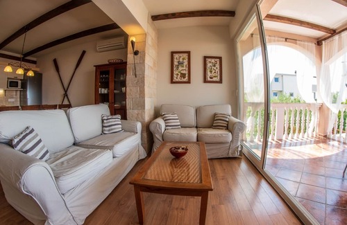 Pakostane Apartment | MEDITERRANEAN STYLE + individual tips for excursions, sea view