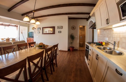 Pakostane Apartment | MEDITERRANEAN STYLE + individual tips for excursions, sea view