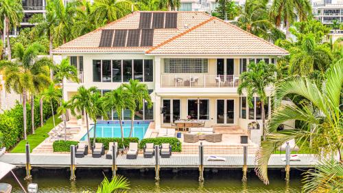 Nurmi Isles Villa | Mediterranean Villa Venice of America Riverside View Access Fiesta Key VlLLAS