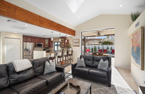 Santiago House | ☀️🏌️Mediterranean Villa! 2 King Suites + Casita, 8 Person Spa & Heated Pool!