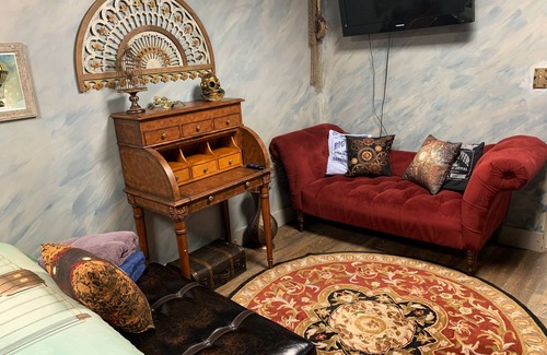 Groveland House | Medley Manor Weekday Special! Sun-Thurs. Sole occupants!