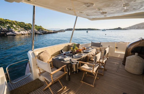 Pasalimani Boat Rental | Medusa Azimut 68ft luxury yacht