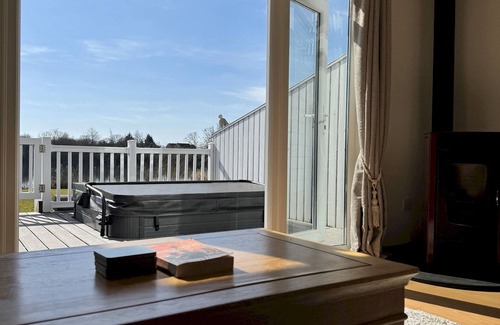 South Cerney Ski Chalet | Medway Hot Tub Lodge