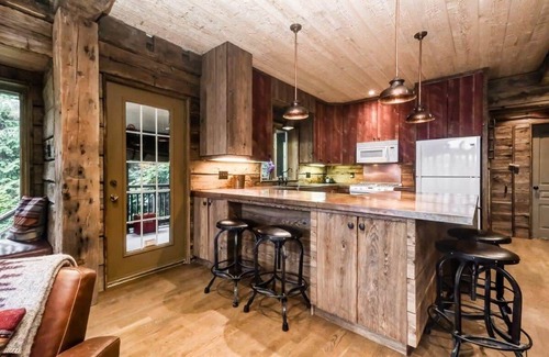 Chelsea House | Meech Lake Lodge - Family Getaway
