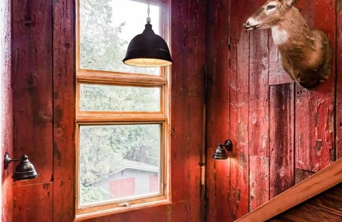 Chelsea House | Meech Lake Lodge - Family Getaway