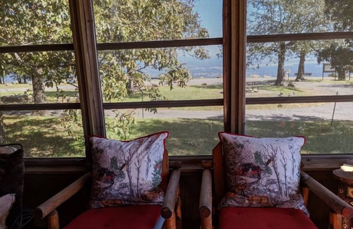 Dardanelle Cabin | Meek's Mountaintop Retreat - Mt Nebo State Park - Sunrise Point - Historic Home