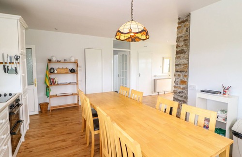 Ballinskelligs House | MEELIGOLLEEN, family friendly, with open fire in Coill Tra