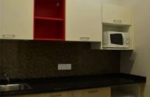 DLF City Apartment | Meera Suites @ DLF 2 - Lux Suite 2