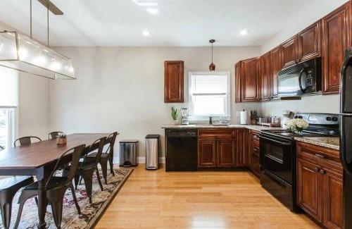 Athens House | Meet Me in Athens I Beautiful 4-Bdrm House I 1 Mile to DT and Mins to UGA