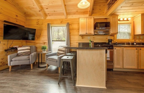 Lookout Valley Neighborhood Association Apartment | Meg Cabin | Tiny Rustic Comfort on Lookout Mtn.
