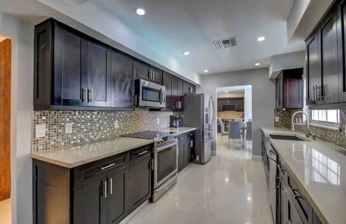 Palmetto Estates House | Mega home with Jacuzzi & heated pool GameRoom 10BR in Miami