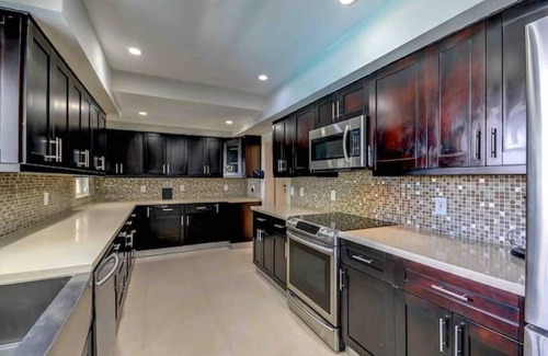 Palmetto Estates House | Mega home with Jacuzzi & heated pool GameRoom 10BR in Miami