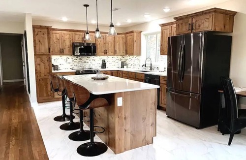 Columbia House | Mega retreat