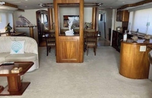 Stocking Island Boat Rental | Mega Yacht