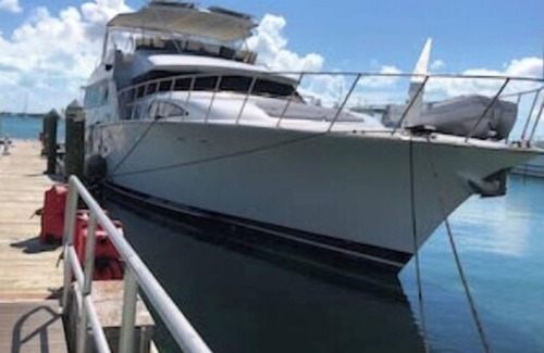 Stocking Island Boat Rental | Mega Yacht