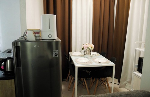 Balibago Condo | Megan Montagne Suite with AC and WiFi in marvelous City of Santa Rosa