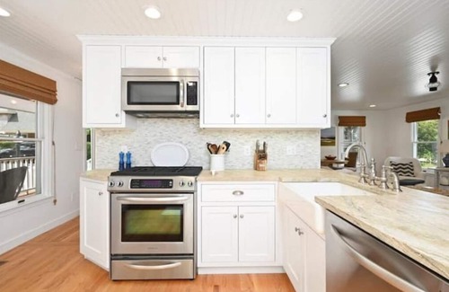 North Falmouth Cottage | Megansett Beach Retreat - steps from Cape Cod Beaches