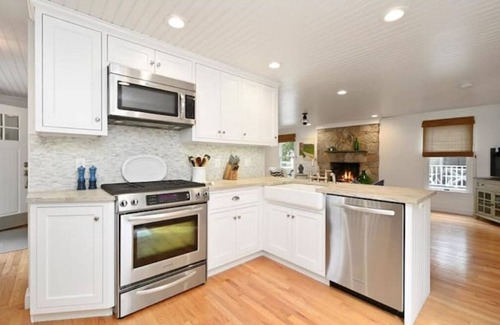 North Falmouth Cottage | Megansett Beach Retreat - steps from Cape Cod Beaches