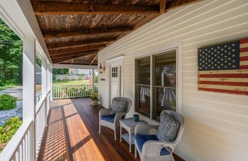 North Falmouth Cottage | Megansett Beach Retreat - steps from Cape Cod Beaches