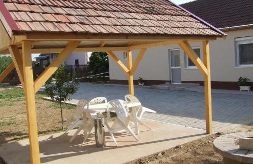 Nyirmeggyes House | Meggyes Vendégház