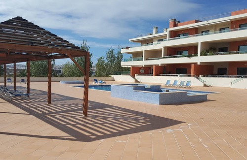 Lagos Apartment | Meia Praia Poolside Apartment. 500 Mbps WiFi. Tourist Licence 39739/AL
