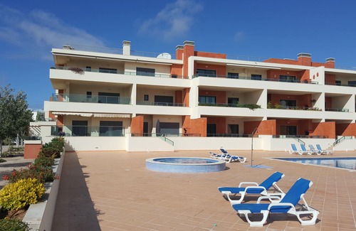 Lagos Apartment | Meia Praia Poolside Apartment. 500 Mbps WiFi. Tourist Licence 39739/AL