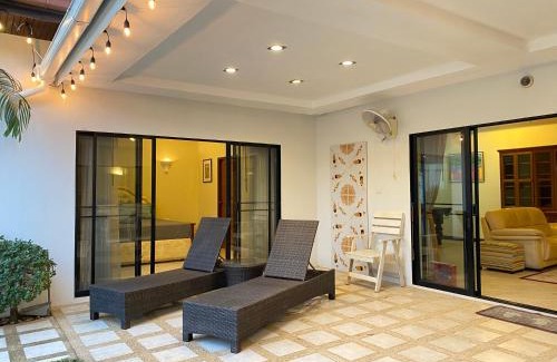 Pratumnak Hill Villa | mejestic green garden villa