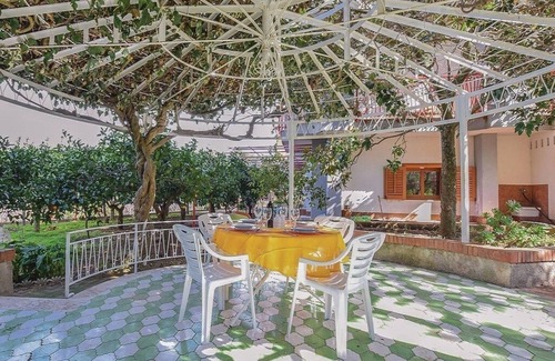 Sant'Onofrio House | Melania House woman