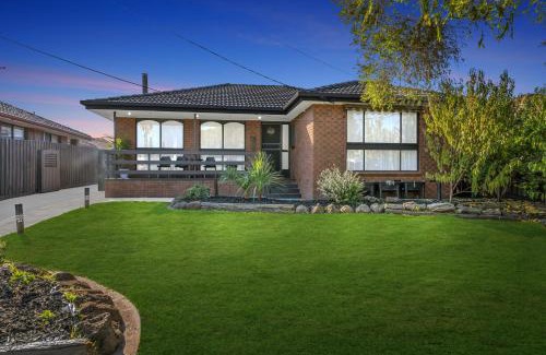 Tullamarine Villa | Melbourne Airport Pet friendly Guest House