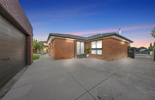 Tullamarine Villa | Melbourne Airport Pet friendly Guest House
