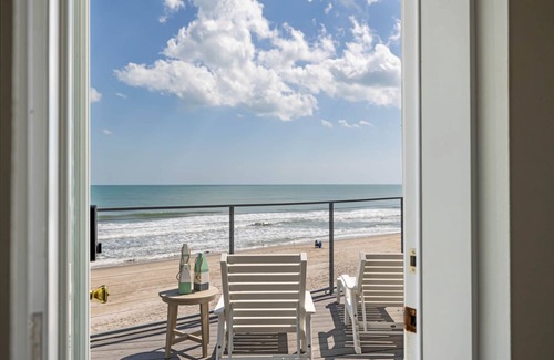 Melbourne Beach Condo | Melbourne Beachfront Oasis - Aurora Suite