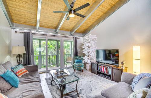 Historic Downtown Melbourne Apartment | Melbourne Condo with Balcony - 3 Mi to Beach!