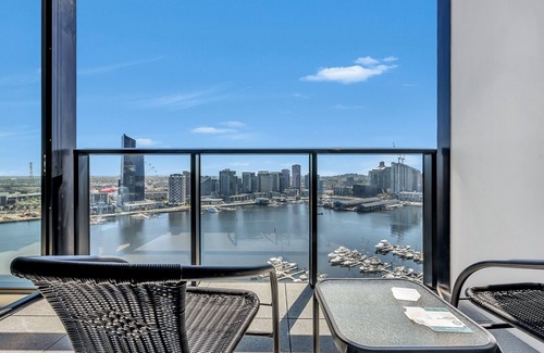 Docklands Apartment | Melbourne Lifestyle Apartments - Best Views on Collins