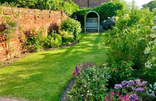 Long Melford Apartment | Melford Allotment Shed-Vintage Lodge Suffolk
