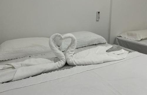 Praia do Morro Apartment | MELHOR ESCOLHA - 2 Quartos com AR CONDICIONADOS SPLIT, Air Fryer, Wi-Fi, Disney Plus, Star Plus, HBO Max, Cadeiras de Praia, Caixa Térmica - 7 pessoas - Localização Nobre - CONFORTO Máximo!