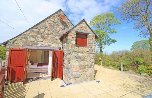 Dinas House | Melin Y Cim