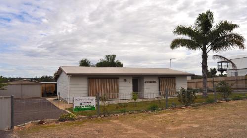 Lake Wangary House | Melina's Cottage Is A Neat, Tidy, Budget Property