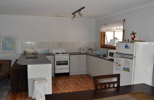 Lake Wangary House | Melina's Cottage is a neat, tidy, budget property