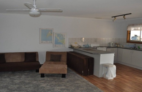 Lake Wangary House | Melina's Cottage is a neat, tidy, budget property