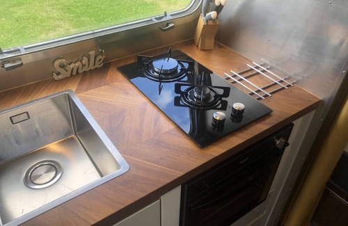 Atherstone House | Melissa Belle is a luxury, Vintage Airstream that is based in Etties Field