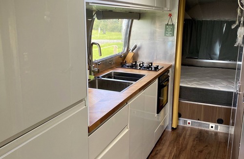 Atherstone House | Melissa Belle is a luxury, Vintage Airstream that is based in Etties Field